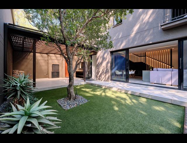 3 BEDROOM TOWNHOUSE FOR SALE IN HYDE PARK